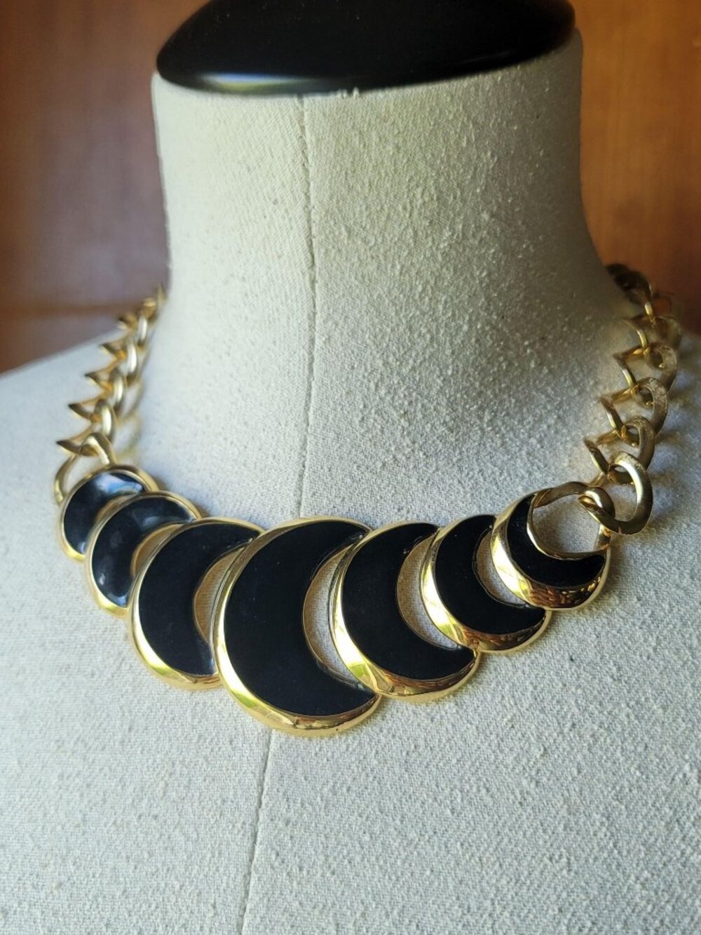 Vintage Signed Napier Gold Tone Black Emanel Crescent Scallop Bib Collar Necklac